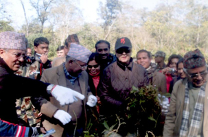 Rana (Center): Fighting against deadly plant